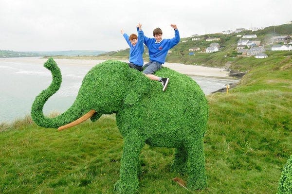 animal artificial topiary